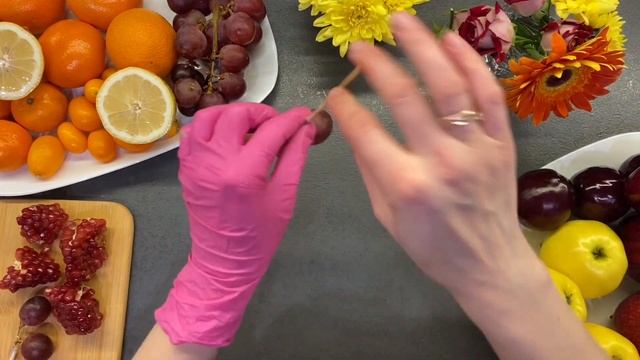 БУКЕТ из ФРУКТОВ с ЦВЕТАМИ! Как Собрать Съедобный Букет Своими Руками! смотреть онлайн