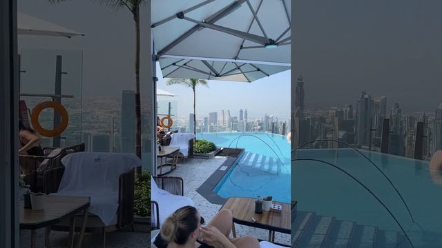 Burj Khalifa view at SLS #infinitypool #burjkhalifa смотреть онлайн