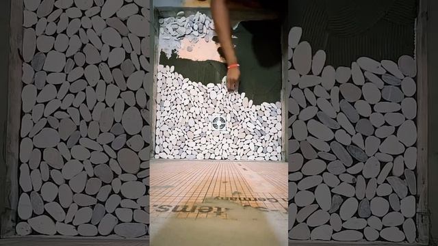 Укладка гальки в душевой Необычное решение как заменить обычную плитку в ванной или душевой.