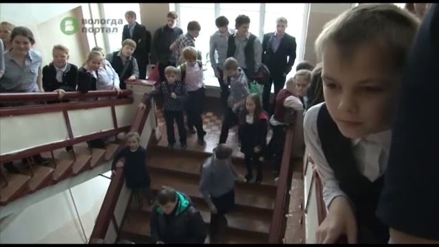 Бодростью и хорошим настроением заряжаются школьники на специальных музыкальных зарядках смотреть онлайн