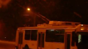 Обледеневшая контактная сеть троллейбуса