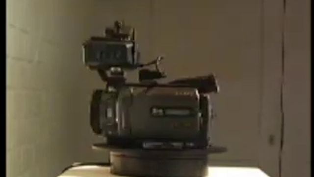 This is my old Sony Dv Cam Mini DV Camcorder with my Spin Turn Table. смотреть онлайн