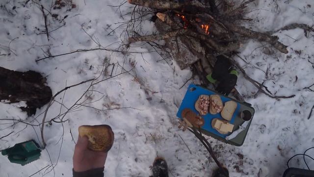 РЫБАЧИМ НА ЖЕРЛИЦЫ!ТАЕЖНОМ ОЗЕРЕ!НЕ УСПЕЛ ВЫСТАВИТЬ И...ПОПАЛИ В МОРОЗ!!! смотреть онлайн