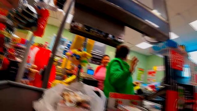 В ПЯТЁРОЧКЕ ЗАПРЕЩАЮТ СНИМАТЬ НА КАМЕРУ, НАШЕЛ ПРОСРОК смотреть онлайн