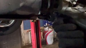 Замена сайлентблока переднего рычага Мазда Трибьют