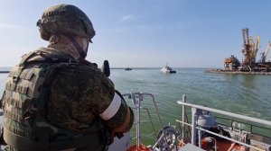 Выход первого сухогруза из порта в Мариуполе