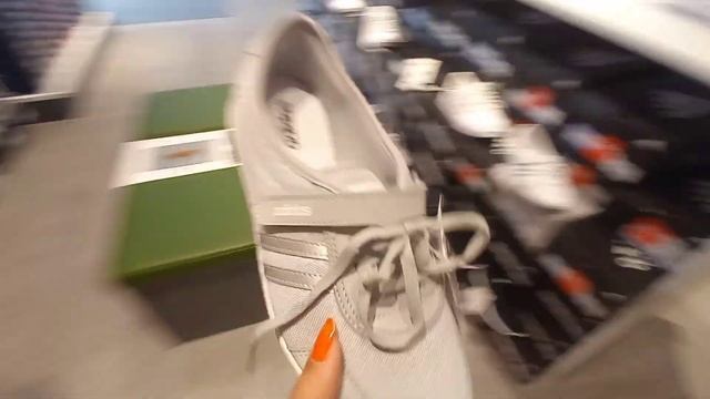 Беженцы в Германии. Поход по магазинам в Германии смотреть онлайн