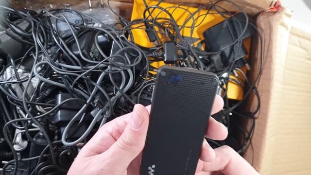 I Brought Even More Retro Phones For My Collection смотреть онлайн