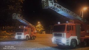 Пожарная машина на пульте управления с водой