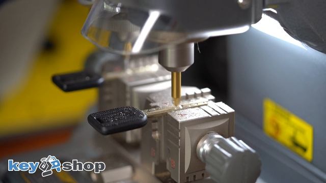 как нарезать ключ мультилок на коробку передач Кривой рог / How to cut a MUL-T- LOCK Key смотреть онлайн