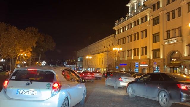 Тбилиси. С проспекта Костава по Руставели на площадь Свободы. Что происходит перед Новым годом. смотреть онлайн