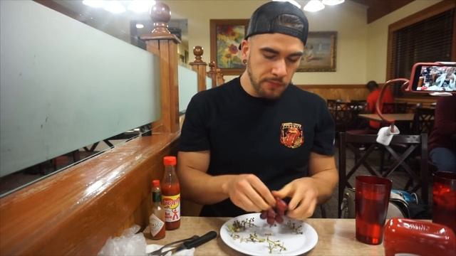 GOLDEN CORRAL BUFFET DESTROYED BY PRO EATER | COUNTLESS PLATES | ATLANTA | MAN VS FOOD смотреть онлайн