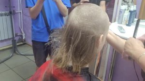 Постригли Друга НАЛЫСО