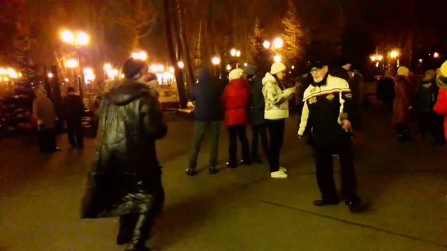 Обломал немало веток, наломал немало дров!!!??Танцы в парке Горького!!!??Харьков 2021 смотреть онлайн