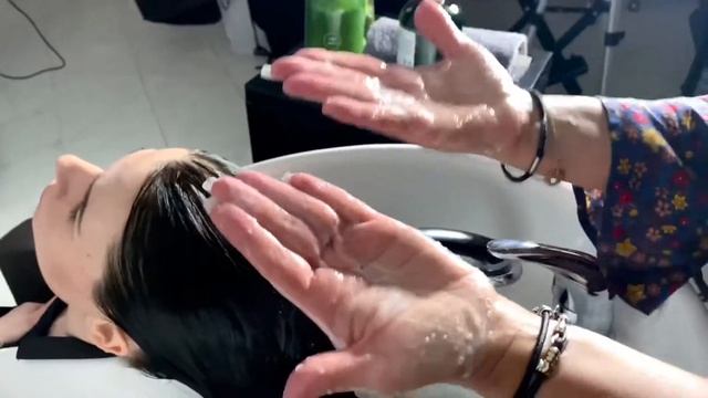 МЫТЬЁ ГОЛОВЫ В САЛОНЕ смотреть онлайн