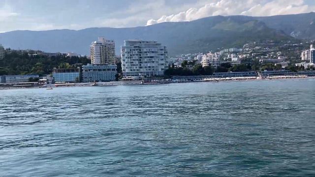 ВИД НА ЯЛТУ С ЧЕРНОГО МОРЯ КРЫМ АВГУСТ смотреть онлайн
