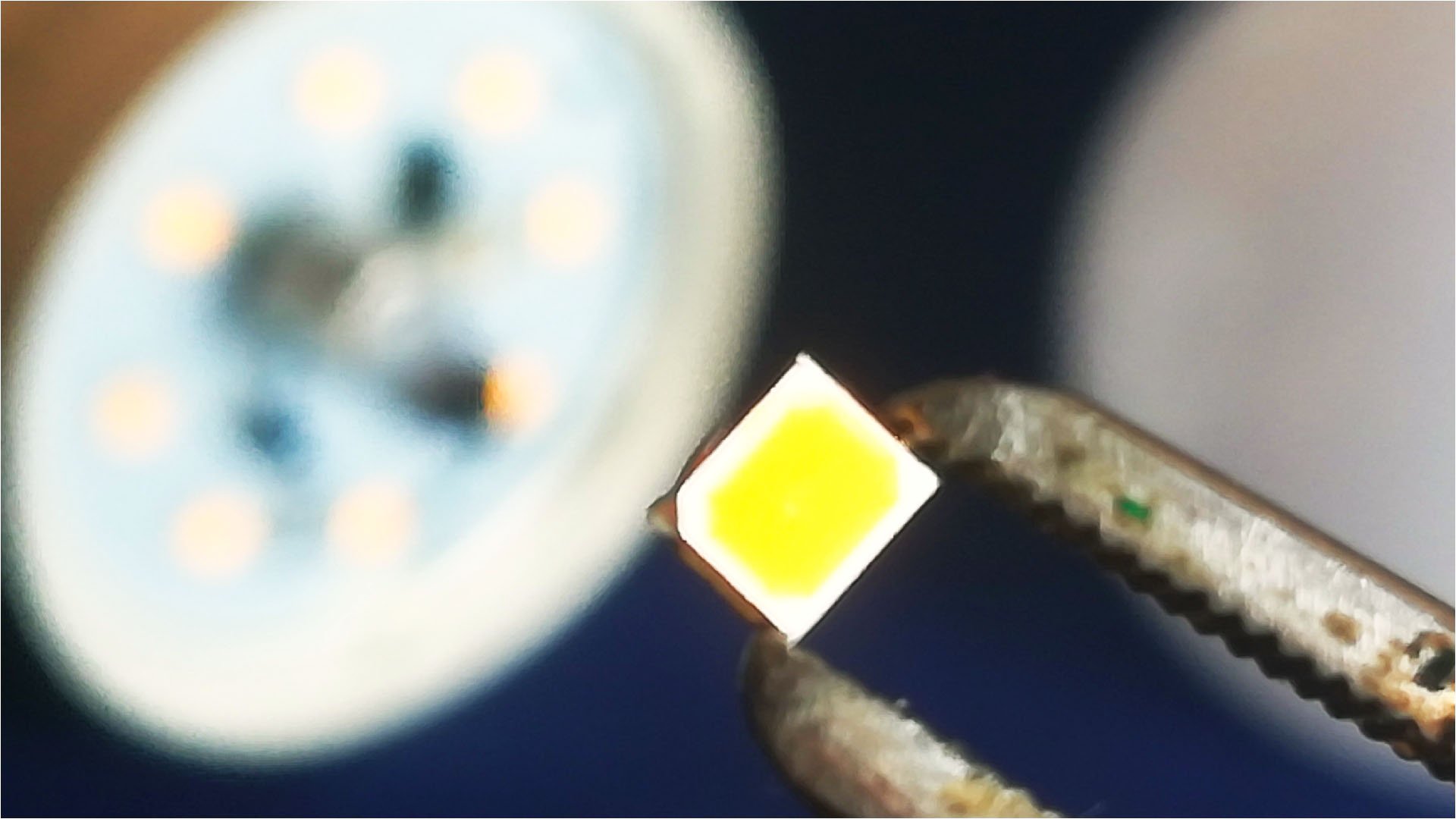 Лайфхакк Гениален Этим методом перечинил все Светодиодные Лампочки Супер способ Компанец ДА смотреть онлайн