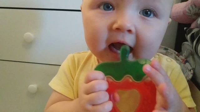 ПАПА В 40. У ребенка чешутся десны и режутся зубки.