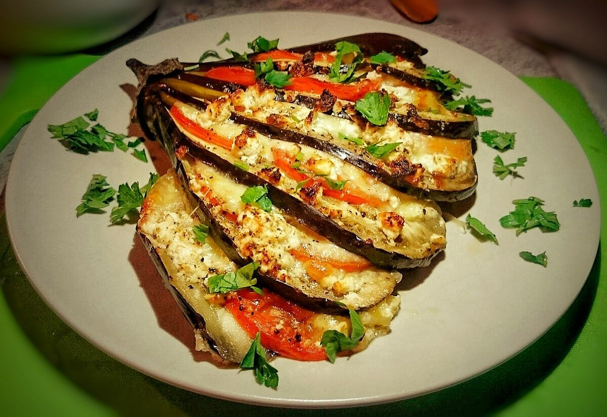Баклажаны Веер запеченные в духовке с помидорами и сыром смотреть онлайн