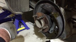Быстрая замена задних тормозных колодок Ford Focus 2