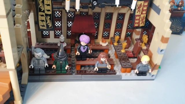Большой зал Хогвартса распаковка и сборка школы чародейства и волшебства из Lego смотреть онлайн