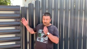 Обзор забора из евроштакетника  волна шахматка односторонний RAL7024 ( ширина 131 мм полукрыглый)