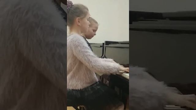 Іспанській танець, Щуровский - виконують Рудь Ксенія, Карпухіна Марія, 3клас, ДМШ 20 смотреть онлайн