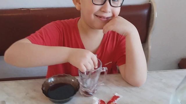 Всем привет это я Великий Хан и сегодня я буду готовить лимонад рецепт в описаний смотреть онлайн