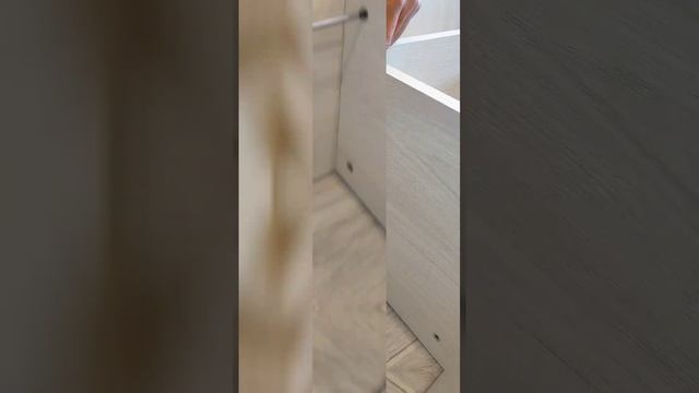 стеллаж для книг. и служит как перегородка смотреть онлайн