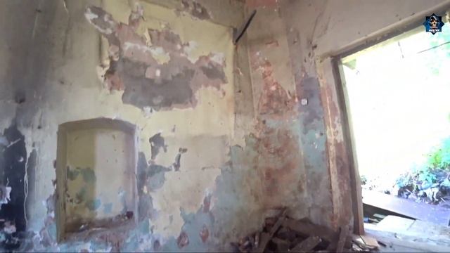 Брошенное авто | Нашёл СКЛАД СССР с РЕДКИМИ Противогазами! | Заброшенный завод смотреть онлайн