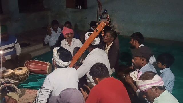 भीली भाषा में शानदार भजन गाते हुऐ आदिवासी उमेश जी डामोर #bhajan #navratrispecial #bhajanaadiwasi смотреть онлайн