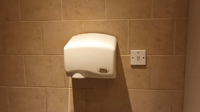 Anda (Newlec) Hand Dryer at Cheswold Lodge Brewers Fayre, Dome Leisure Park, Doncaster ?2 смотреть онлайн
