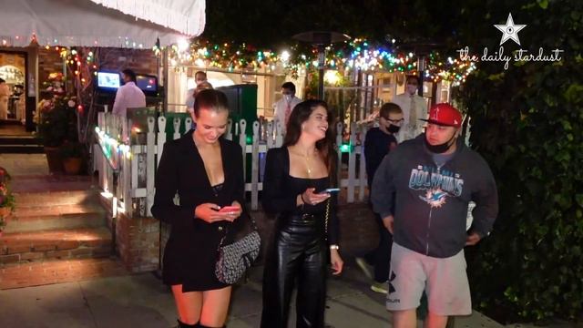 Victoria Secret Angels Sara Sampaio Jasmine Tookes & Josephine Skriver step out for dinner @ The Iv смотреть онлайн
