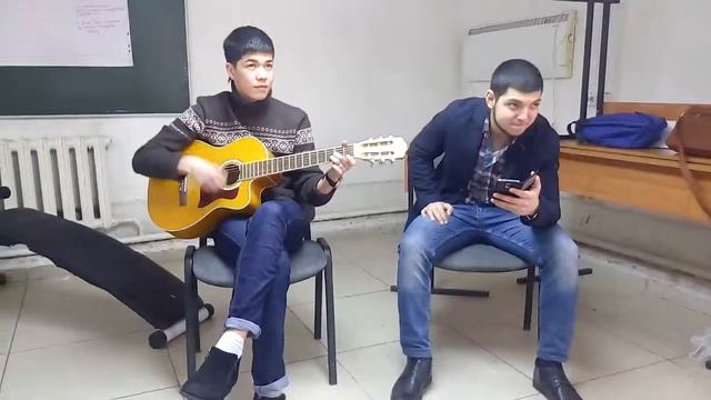 Есть красивая одна девушка на земле смотреть онлайн