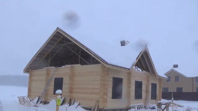 Комбинированный дом из дерева, бетона и металла обрел свою крышу смотреть онлайн