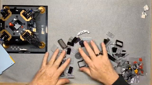 Lego 10266 Apollo 11 Lunar Lander 1086 Pieces смотреть онлайн