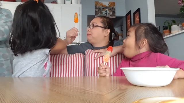 Eating Popsicle | Buhay Bata | Buhay Canada | смотреть онлайн