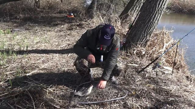 КЛЮЮТ ВЫРЫВАЯ ДОНКИ! ДУХ ЗАХВАТЫВАЕТ ОТ ТАКИХ ПОКЛЕВОК! Рыбалка на небольшом ерике. смотреть онлайн