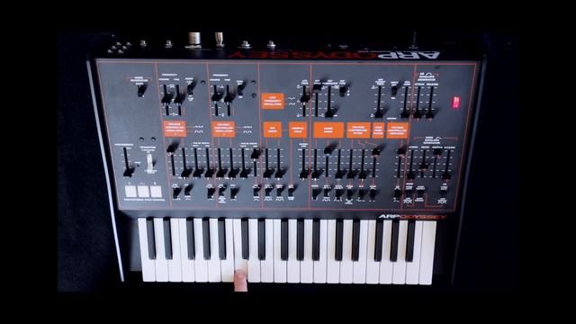 Korg Odyssey Fresh Look: Unboxing and First Impressions смотреть онлайн