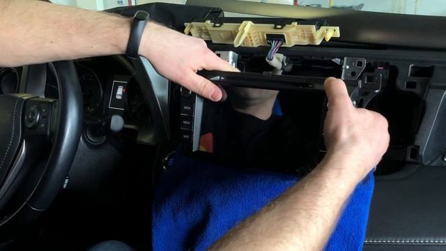 TOYOTA RAV 4 - Яндекс Авто установка смотреть онлайн