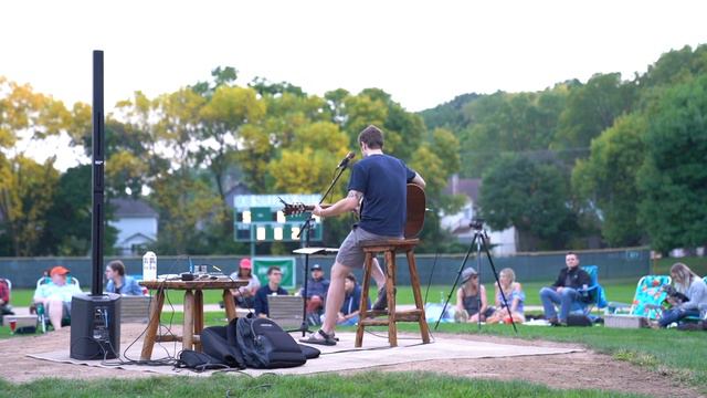 Pik-Nik Acoustic with Adam Ekl смотреть онлайн