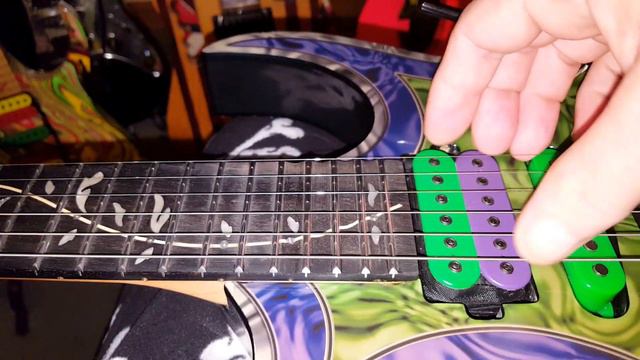 floyd rose and/or Edge Tremolo string change. смотреть онлайн