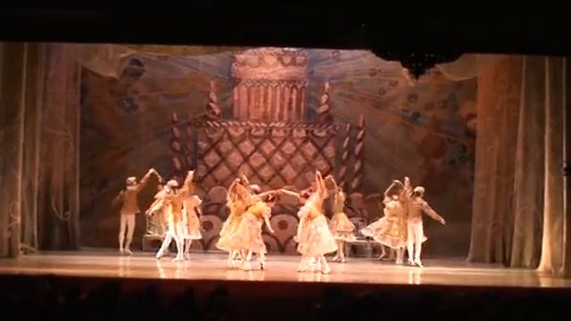 BALLET CLÁSICO DE MOSCÚ, EL CASCANUECES: VALS DE LAS FLORES Dirección N. Kasatkina y V. Vasiliov смотреть онлайн