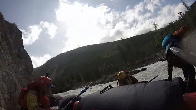 Сели на камень в пороге. Чуя, Мажойский каскад, порог Струйный