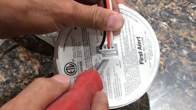 SMOKE/FIRE & CARBON MONOXIDE FIRST ALERT ALARM WHAT 1 CHIRP, 3 CHIRPS, & 5 CHIRPS MEAN & HOW TO FIX смотреть онлайн