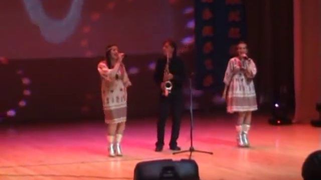 Сестры Нужины + сакс + аккордеон - Подарил колечко смотреть онлайн