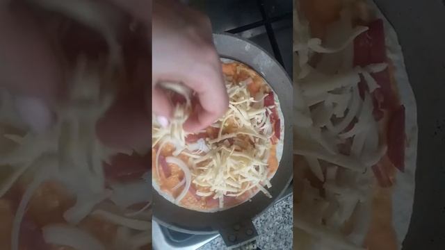 САМАЯ ВКУСНАЯ ЛЕПЕШКА С СЫРОМ И СОУСОМ ШРИРАЧА. ПРОСТОЙ РЕЦЕПТ. смотреть онлайн