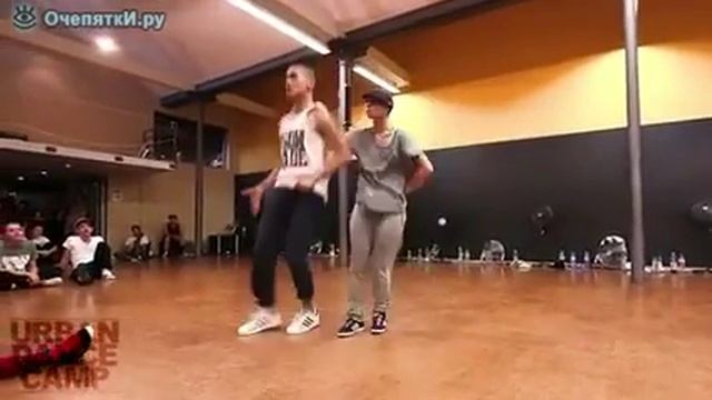 Классный танец, парачка отжигает супер!!! смотреть онлайн