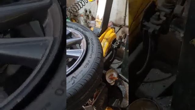 Thay Dàn Giti 225/55R19 Comfort F50 Cho CX5 & Quy Trình Thay Lốp Từ A-Z Tại Thegioilop.vn