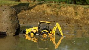 Машинки прыгают через огонь